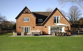 Hayward House, Hot Tub, Large Garden